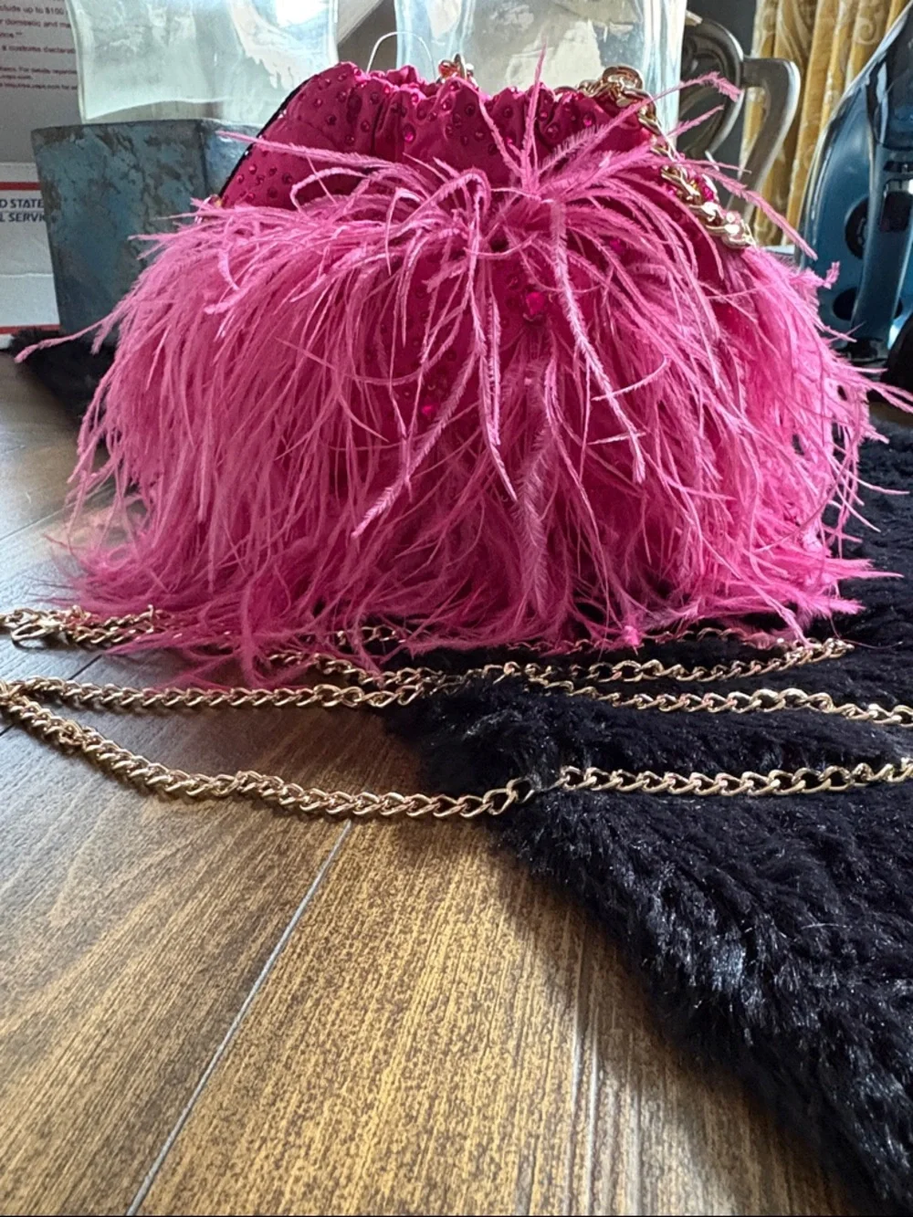 Olga Berg Livvy Fuchsia Feather Pouch NWT - Picture 5 of 11